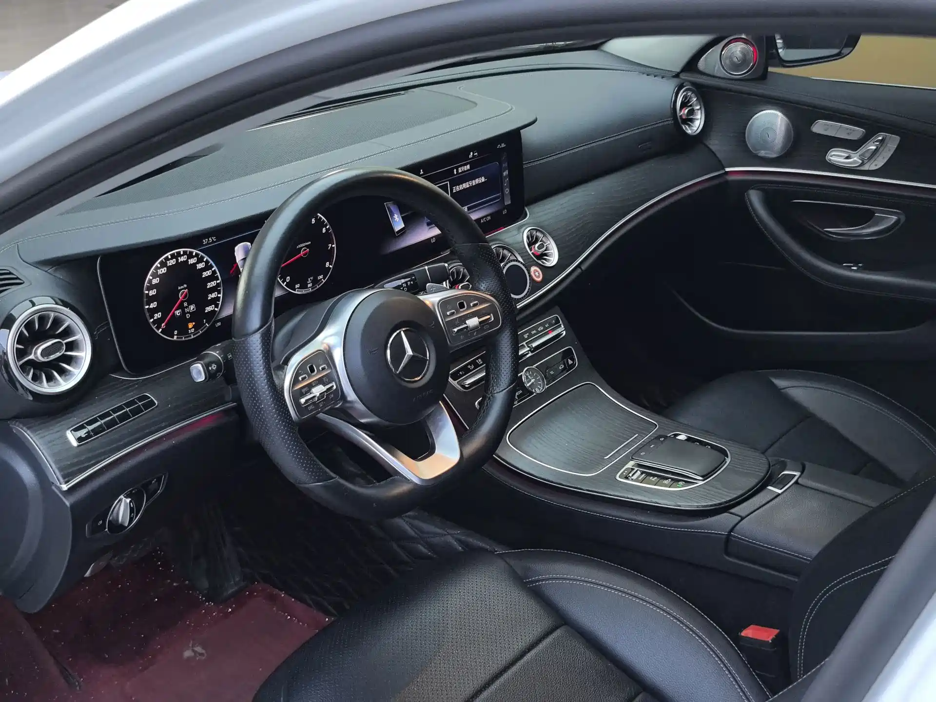 Photo 28 - Mercedes-Benz E-Class