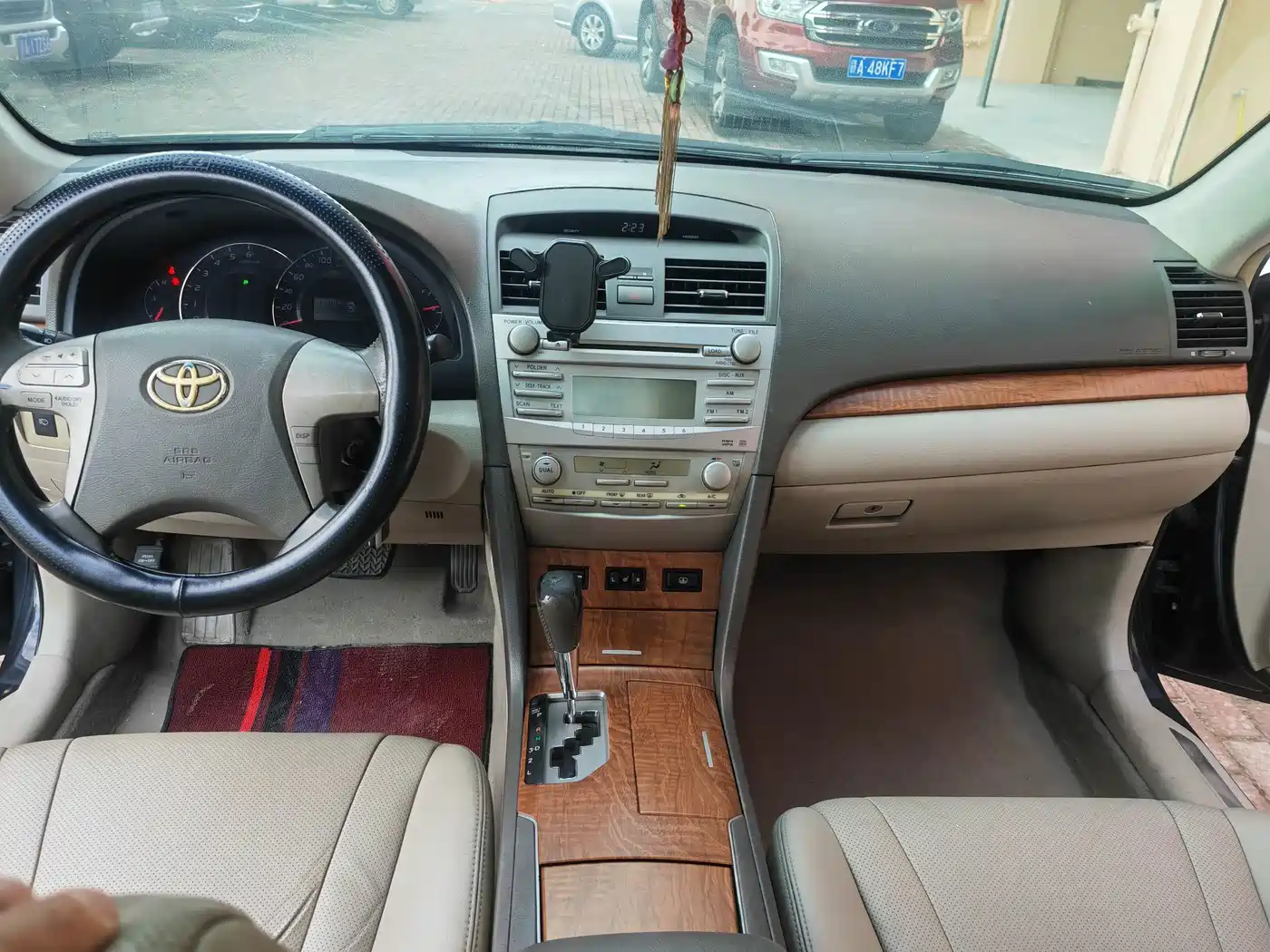 Фото 8 - Toyota Camry