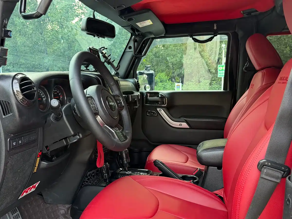 Фото 14 - Jeep Wrangler