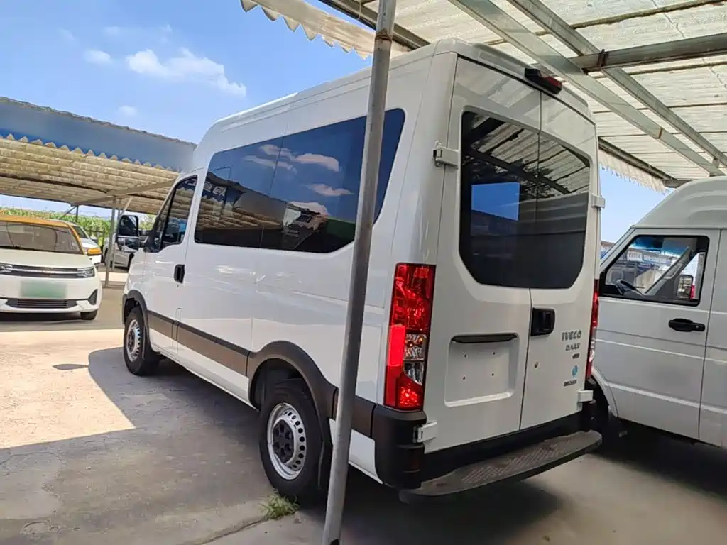 Iveco Daily 2022 2021 2.0T Manual Chaorui Short Wheelbase High Roof Manual Door F1A