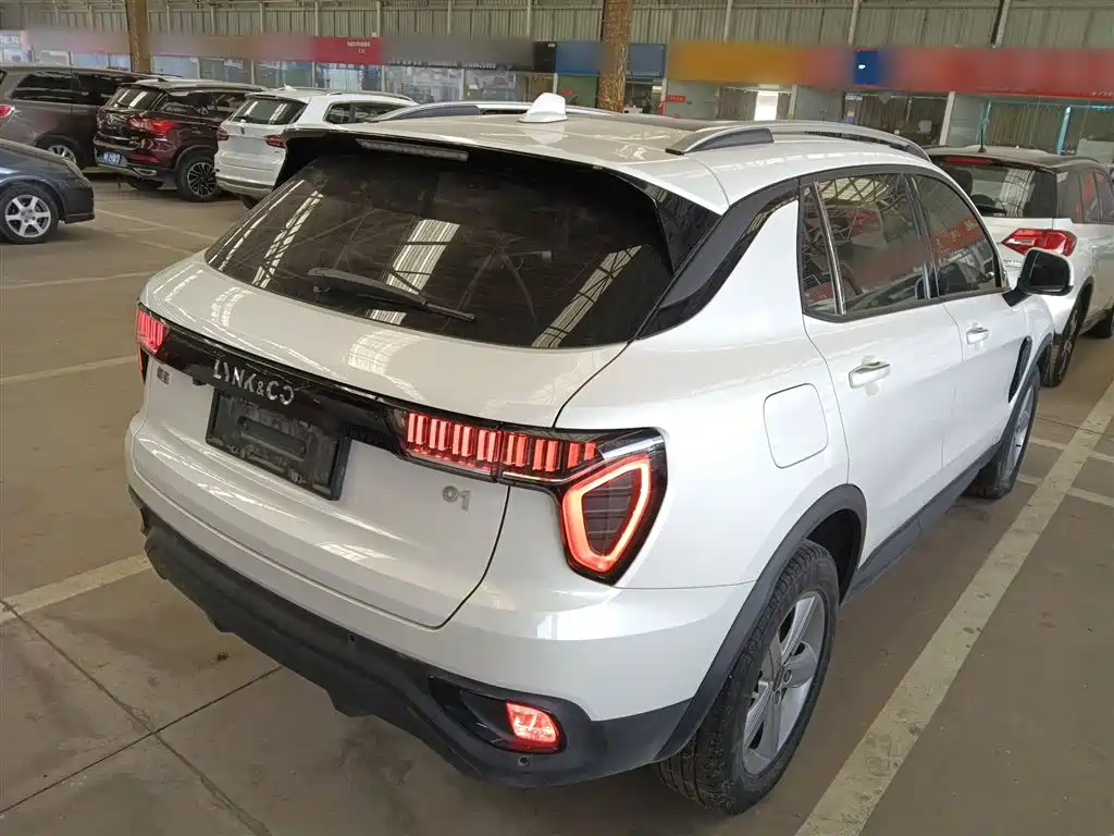 Lynk & Co 01 2019 2.0T 2WD Pure Version China VI фото 7