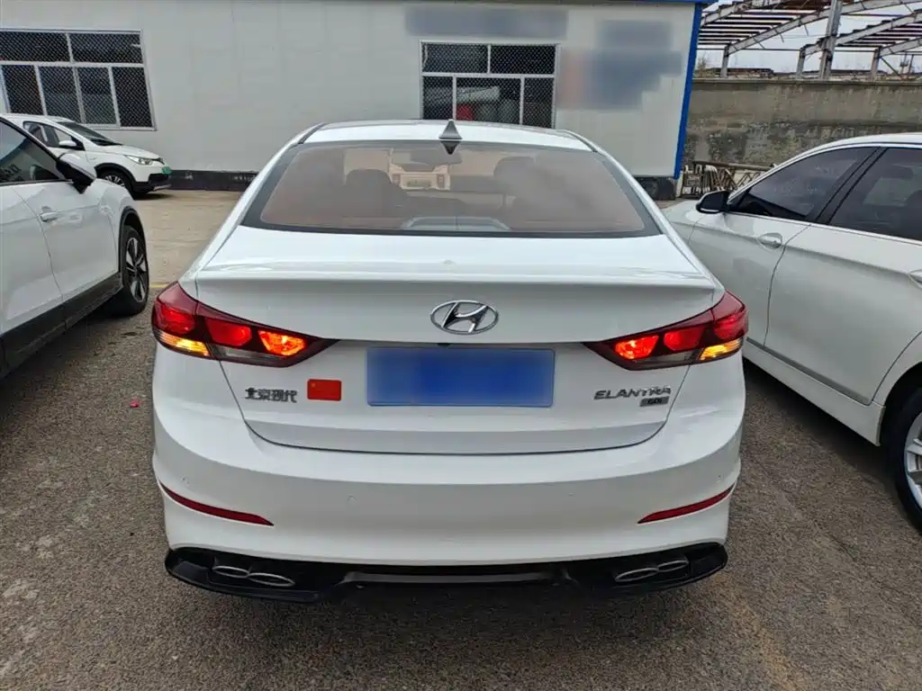 Hyundai Elantra 2016 Model 1.6L Automatic Smart Elite фото 6