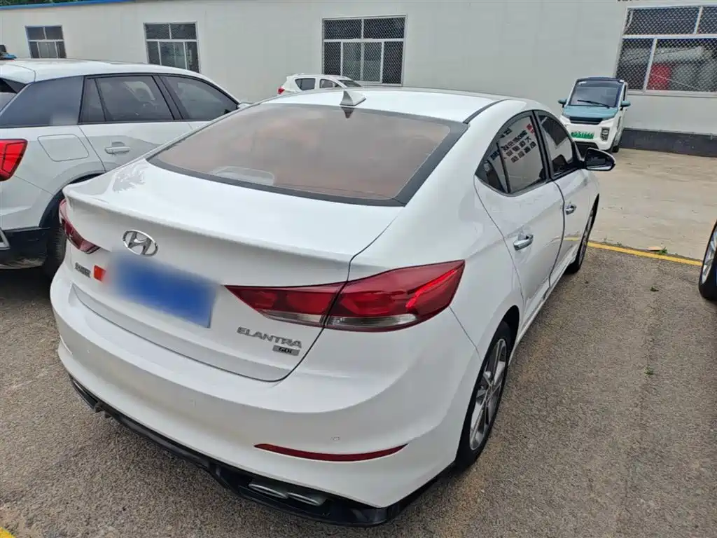 Hyundai Elantra 2016 Model 1.6L Automatic Smart Elite фото 7