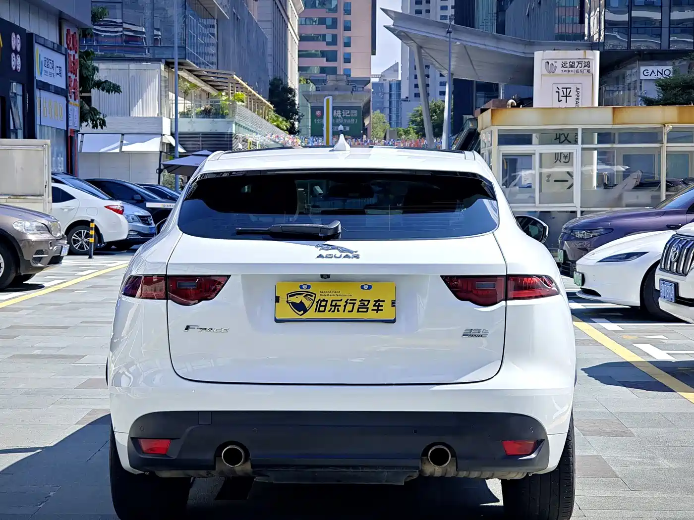 Фото 15 - Jaguar F-PACE