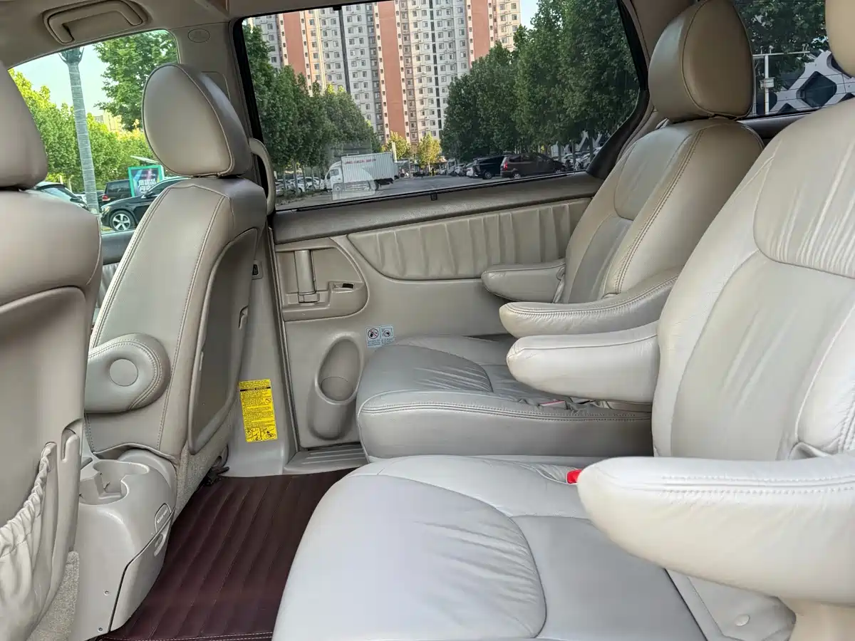 Toyota Sienna фото 9