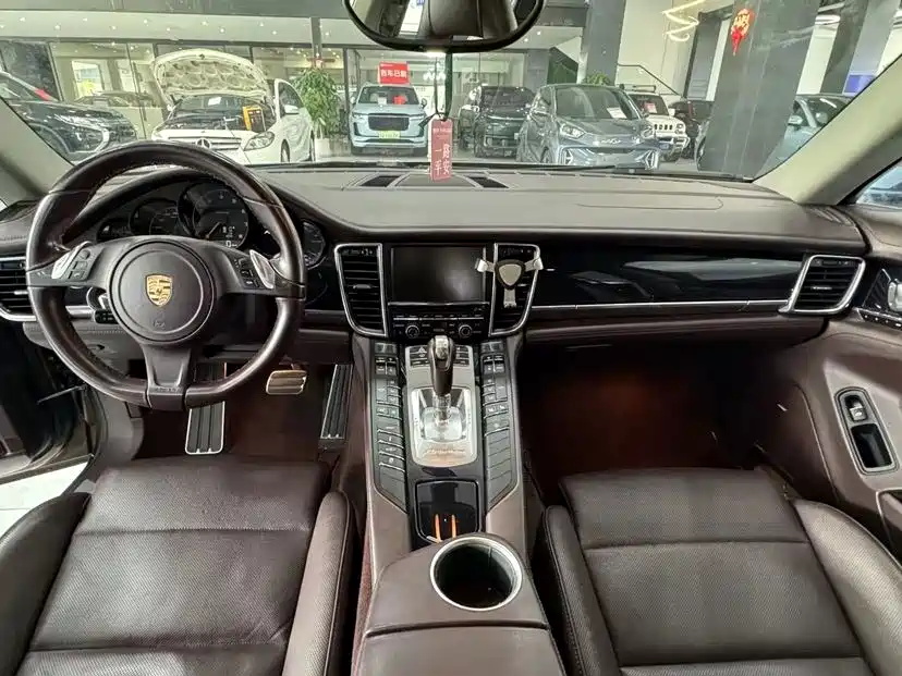 Фото 9 - Porsche Panamera