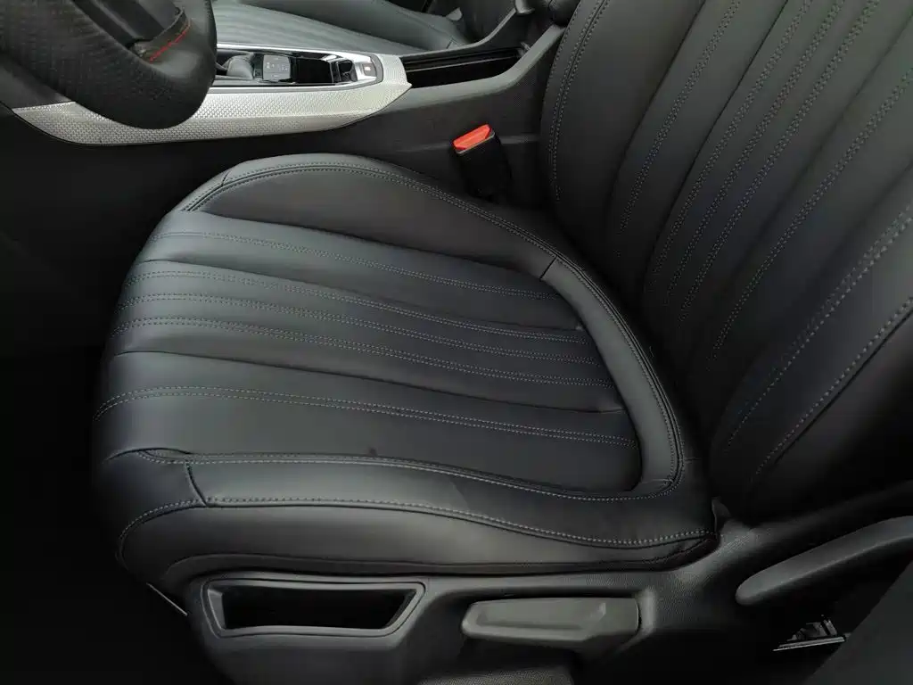 صورة 20 - Peugeot 408