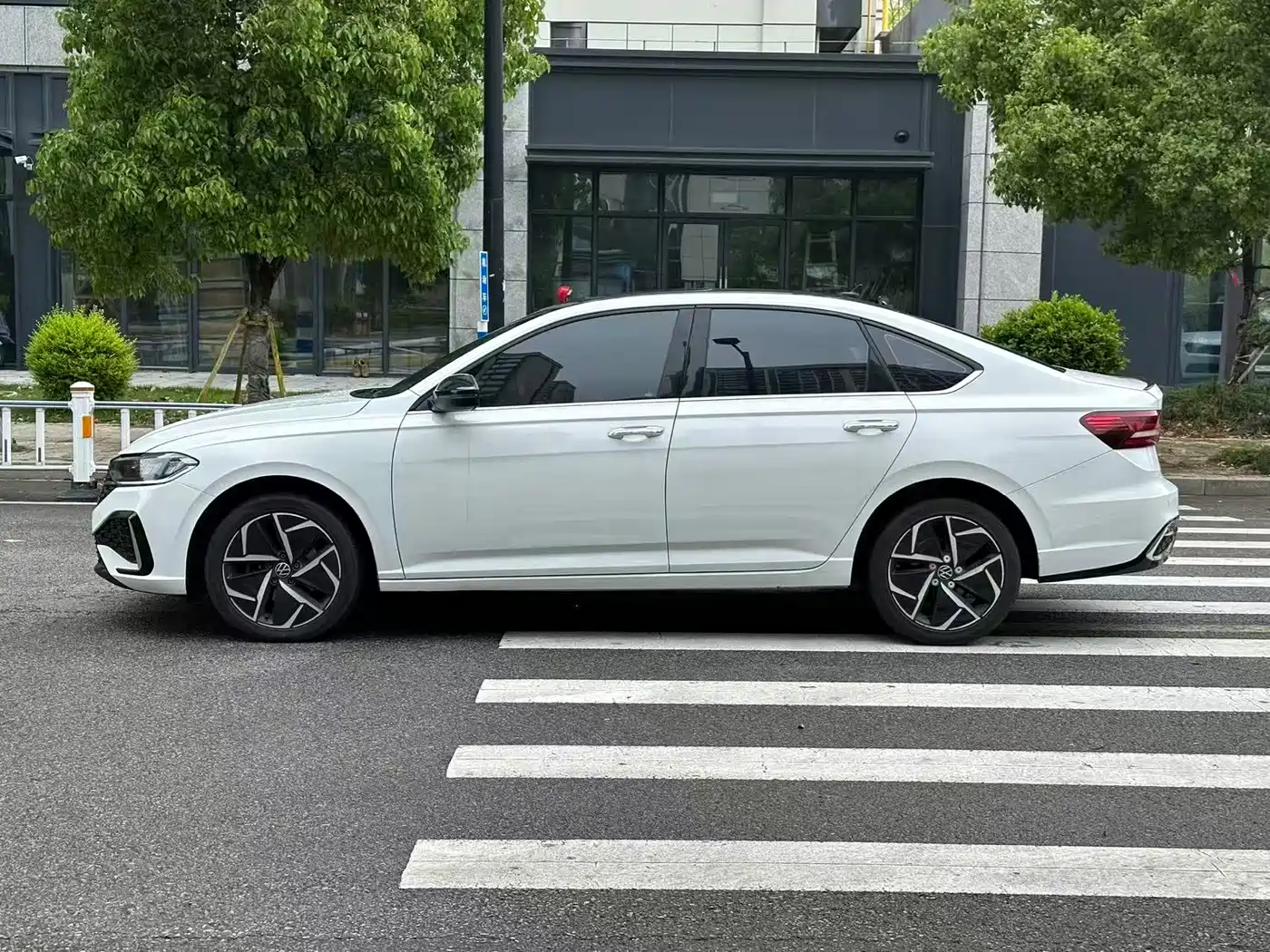 Volkswagen Lavida 2023 Model 280TSI DSG Starlight Eternal Edition фото 4