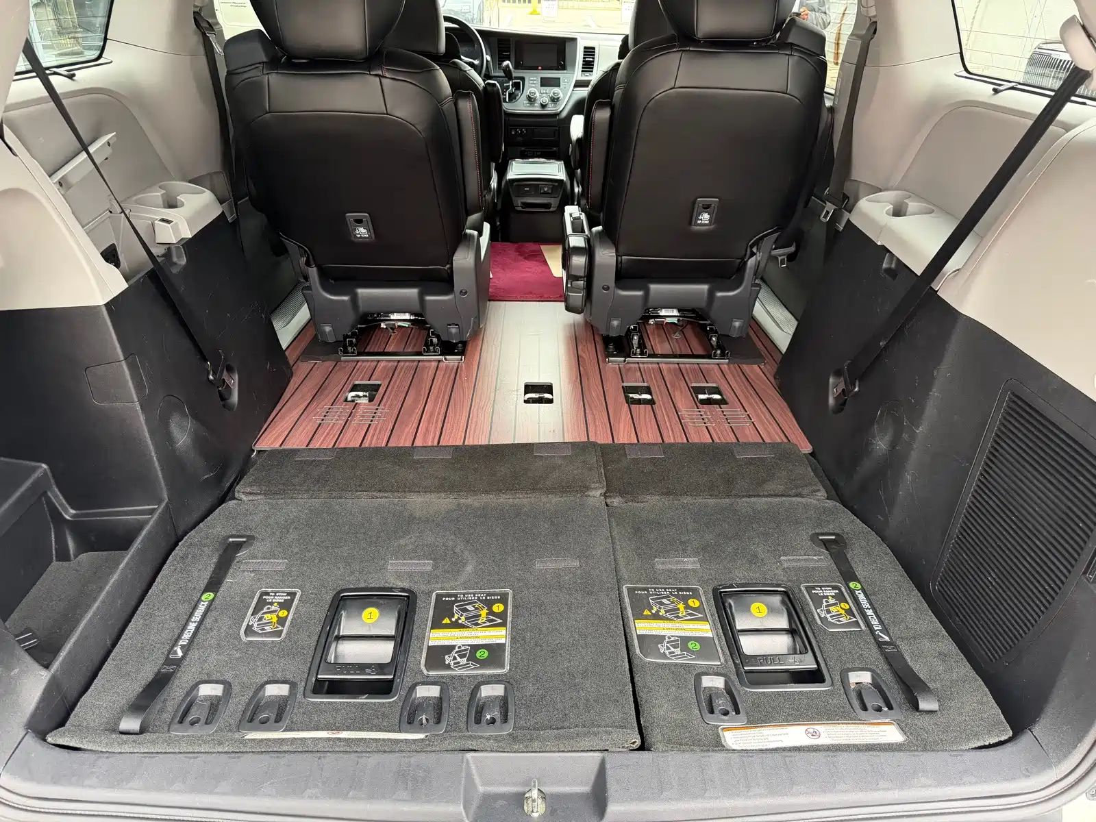 Photo 14 - Toyota Sienna