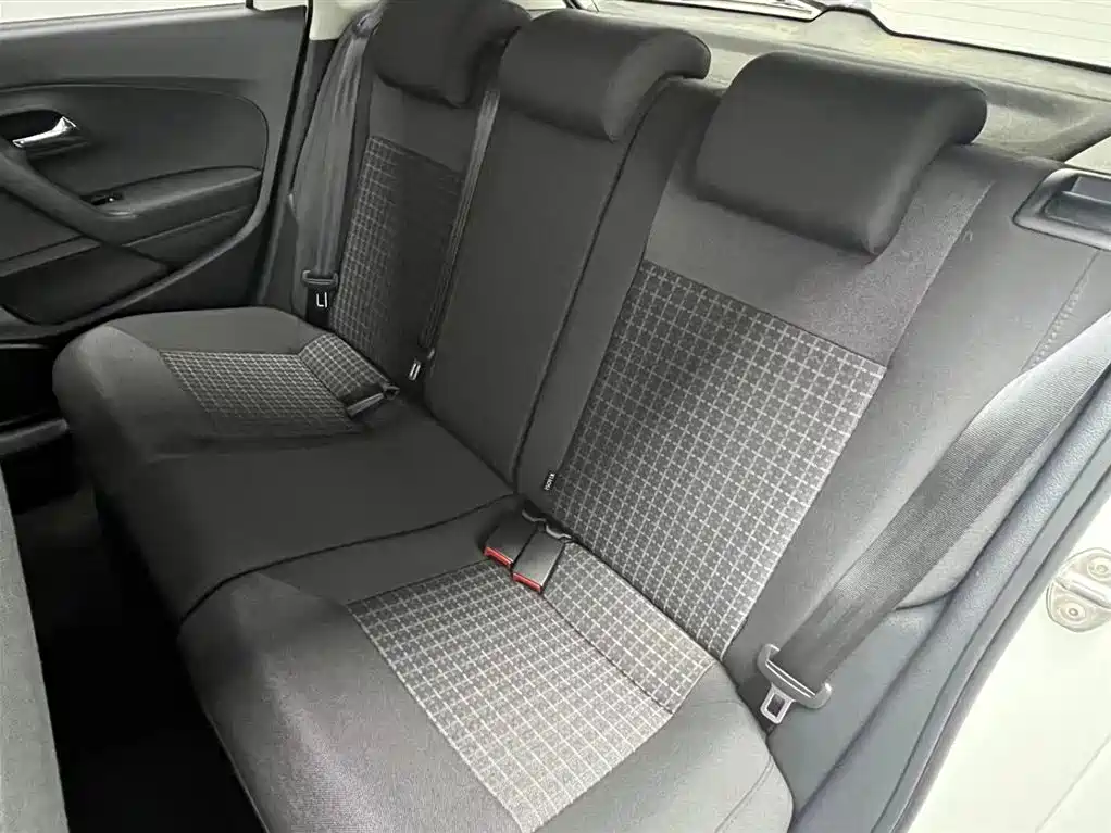 Volkswagen Polo 2014 1.6L Automatic Comfort Edition фото 9