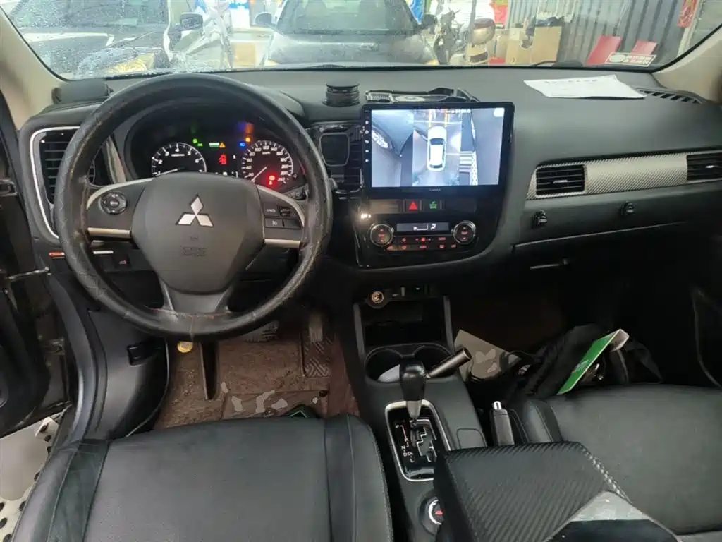 Mitsubishi Outlander (Import) 2014 2.4L 4WD Luxury Value Edition 7-seater фото 10