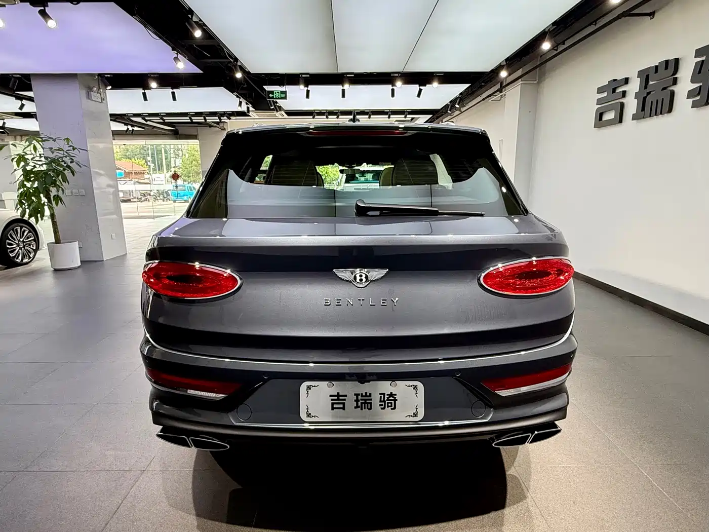 Bentley Bentayga 2025 2024 4.0T V8 Long Wheelbase Yadu Edition