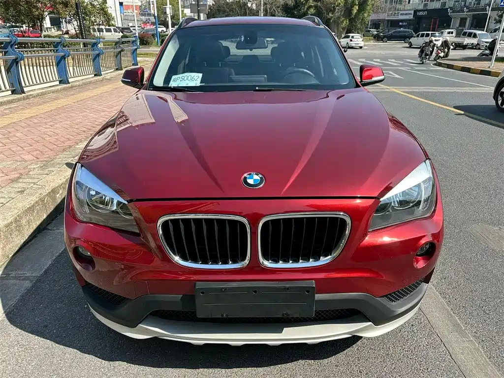 BMW X1 2014 sDrive18i Fashion Edition фото 2