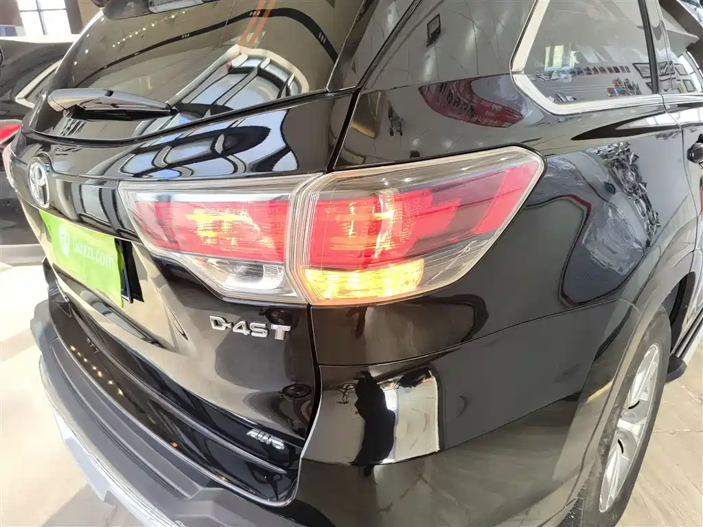Toyota Highlander 2015 2.0T AWD Elite Edition 7-seater фото 7