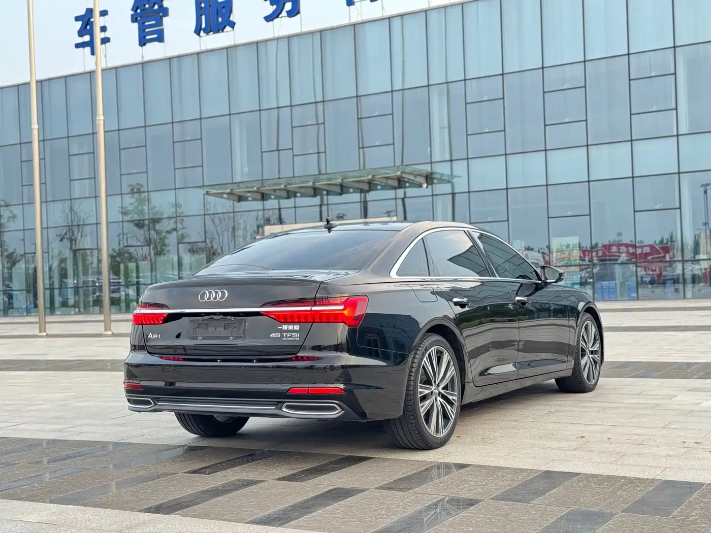 Фото 7 - Audi A6L