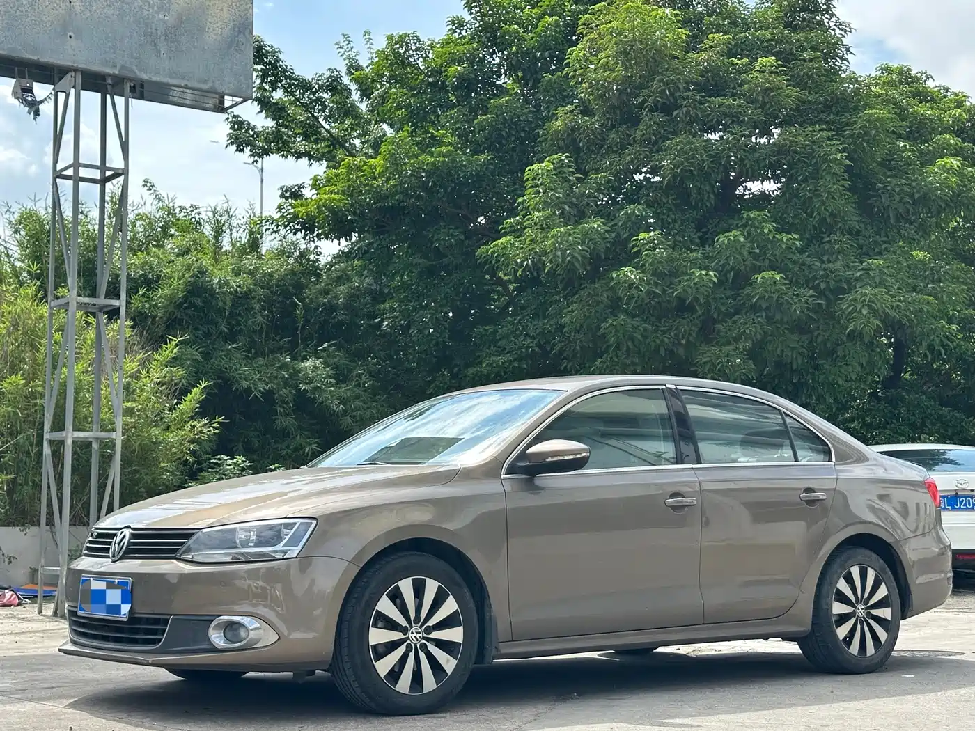 Photo 1 - Volkswagen Sagitar