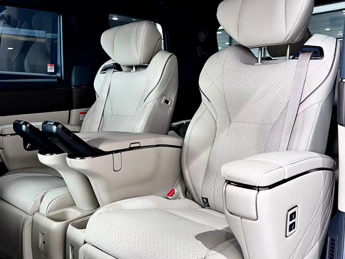 Toyota Alphard 2024 Hybrid 2.5L Ultimate Enjoyment Edition фото 10