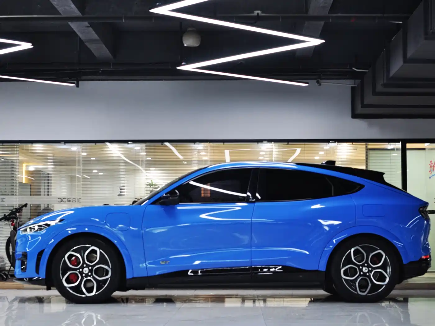 Ford Mustang Mach-E 2021 GT First Edition фото 6