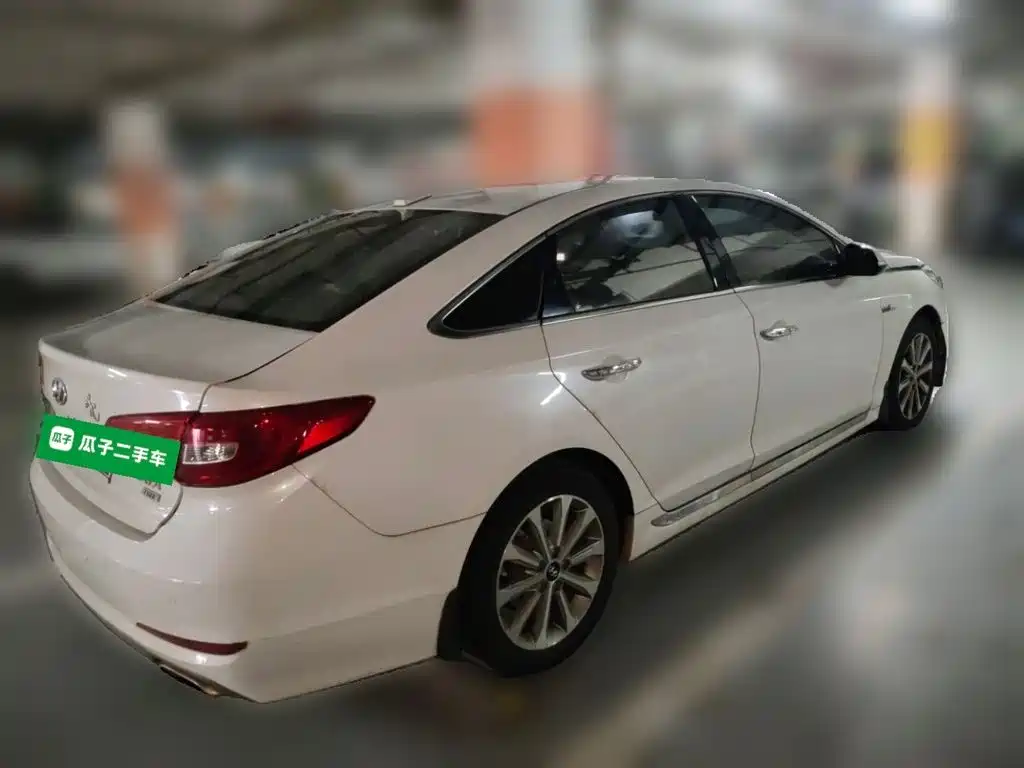 Photo 6 - Hyundai Sonata