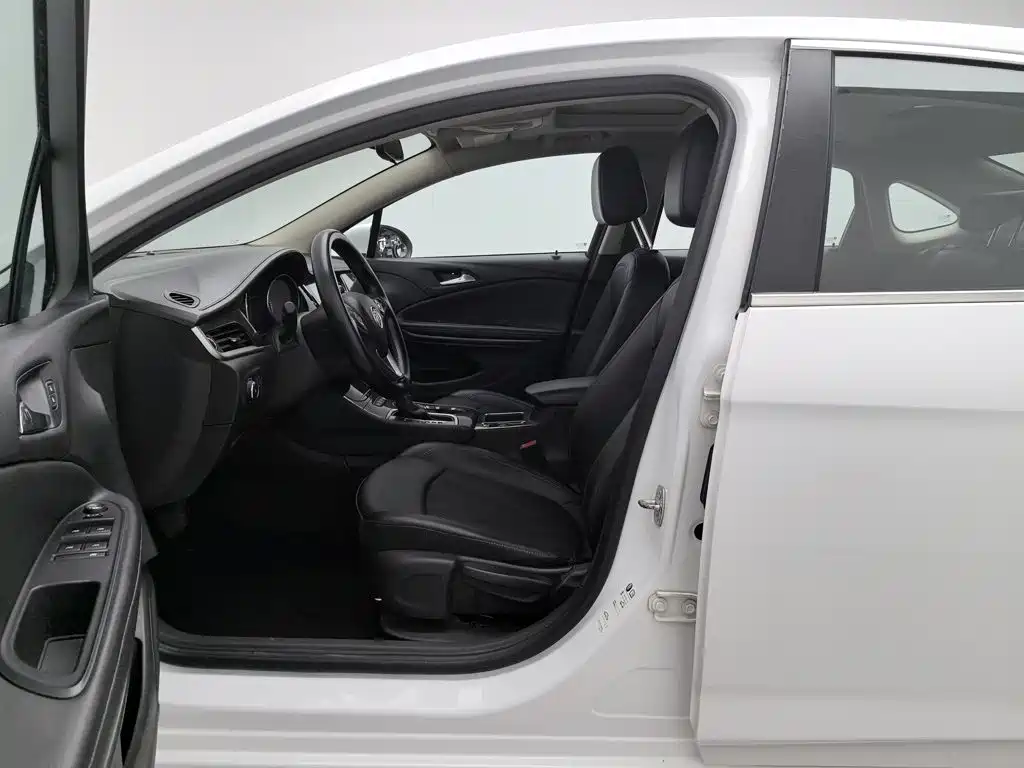 Фото 10 - Buick Verano