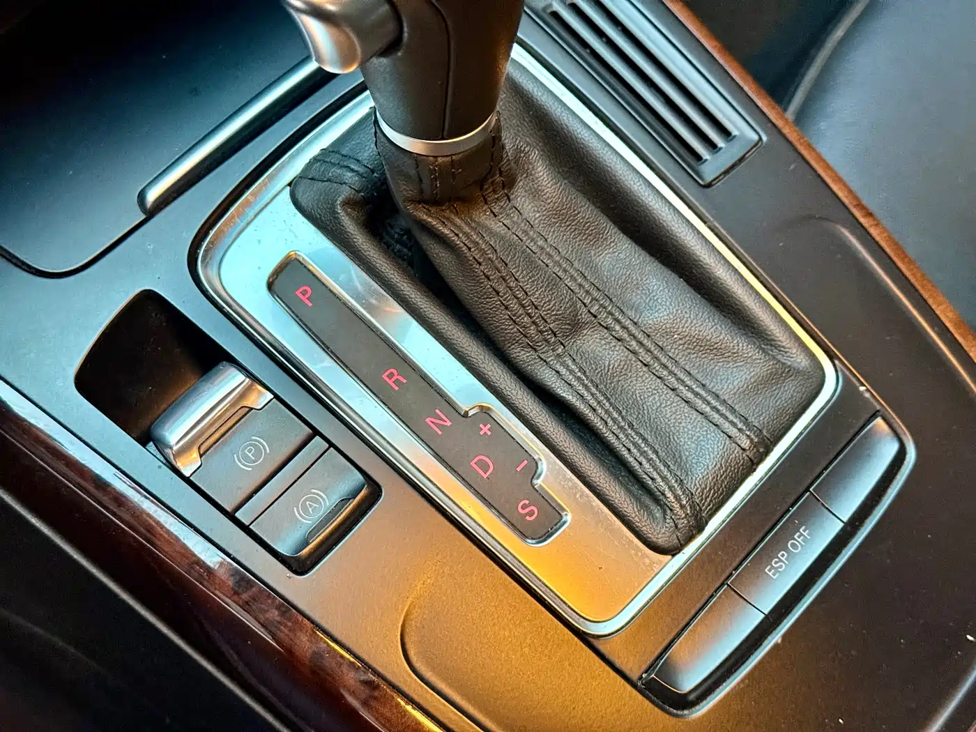 Audi A4L 2010 2.0 TFSI Standard фото 13