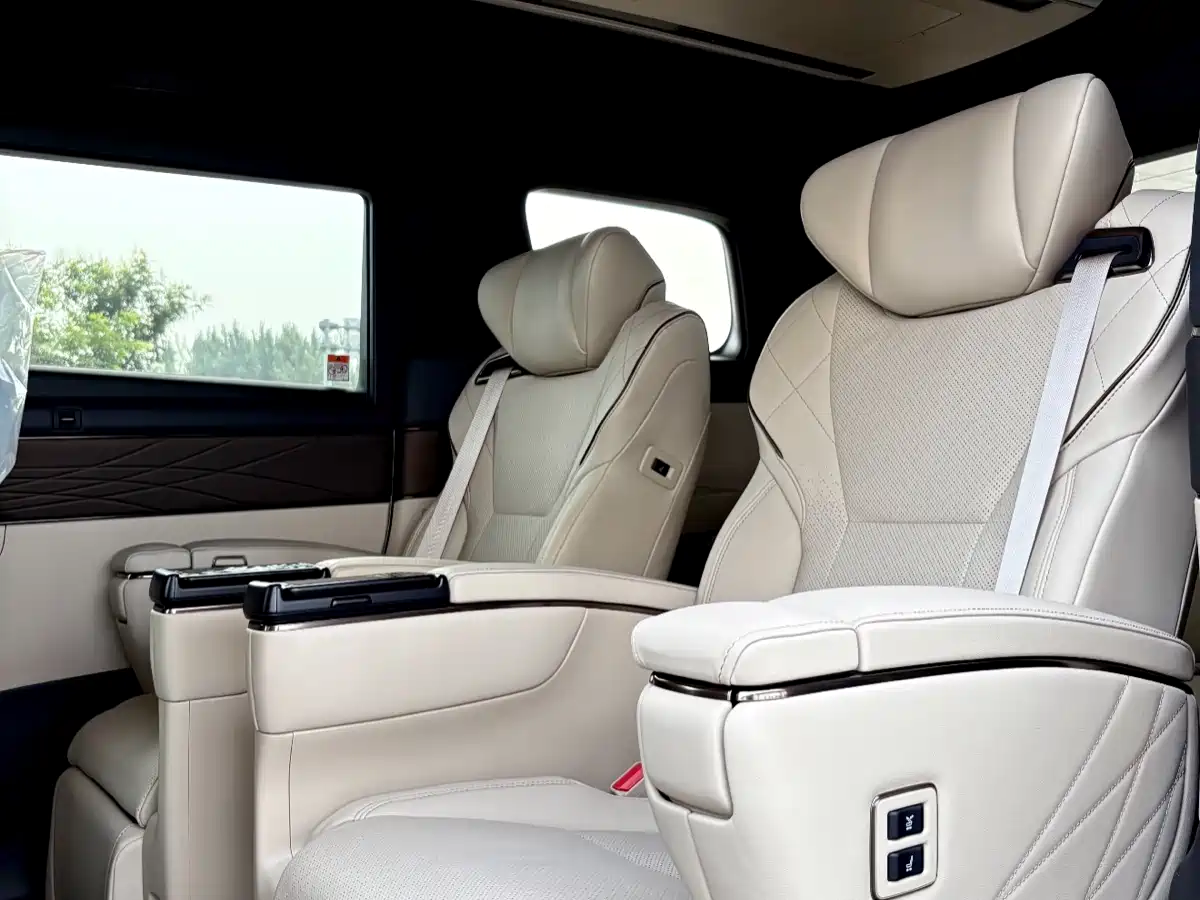 Toyota Alphard 2025 Hybrid 2.5L Prestige Gold Edition фото 8
