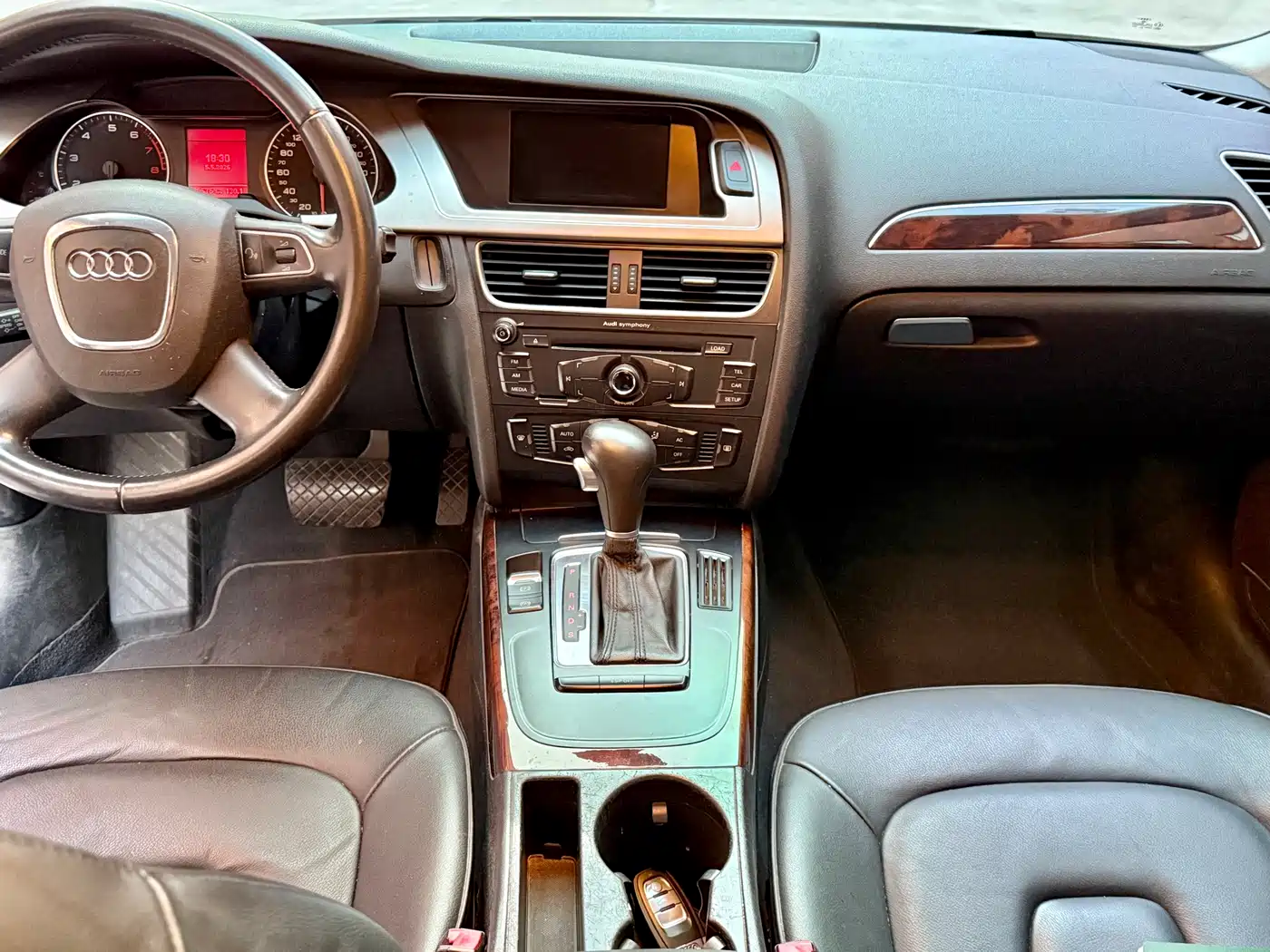 Audi A4L 2010 2.0 TFSI Standard фото 10