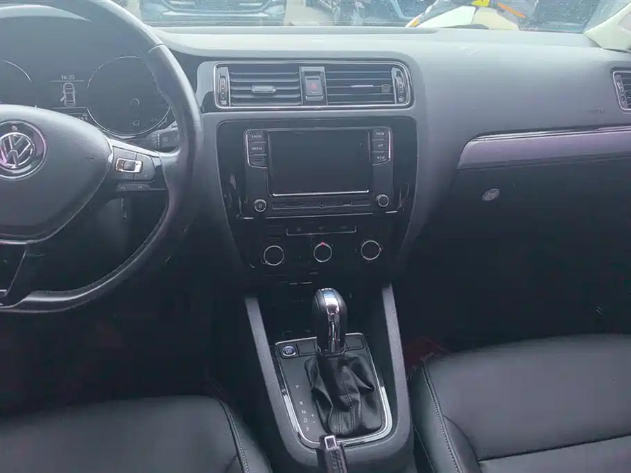 Volkswagen Sagitar 2017 280TSI Automatic R-Line фото 13