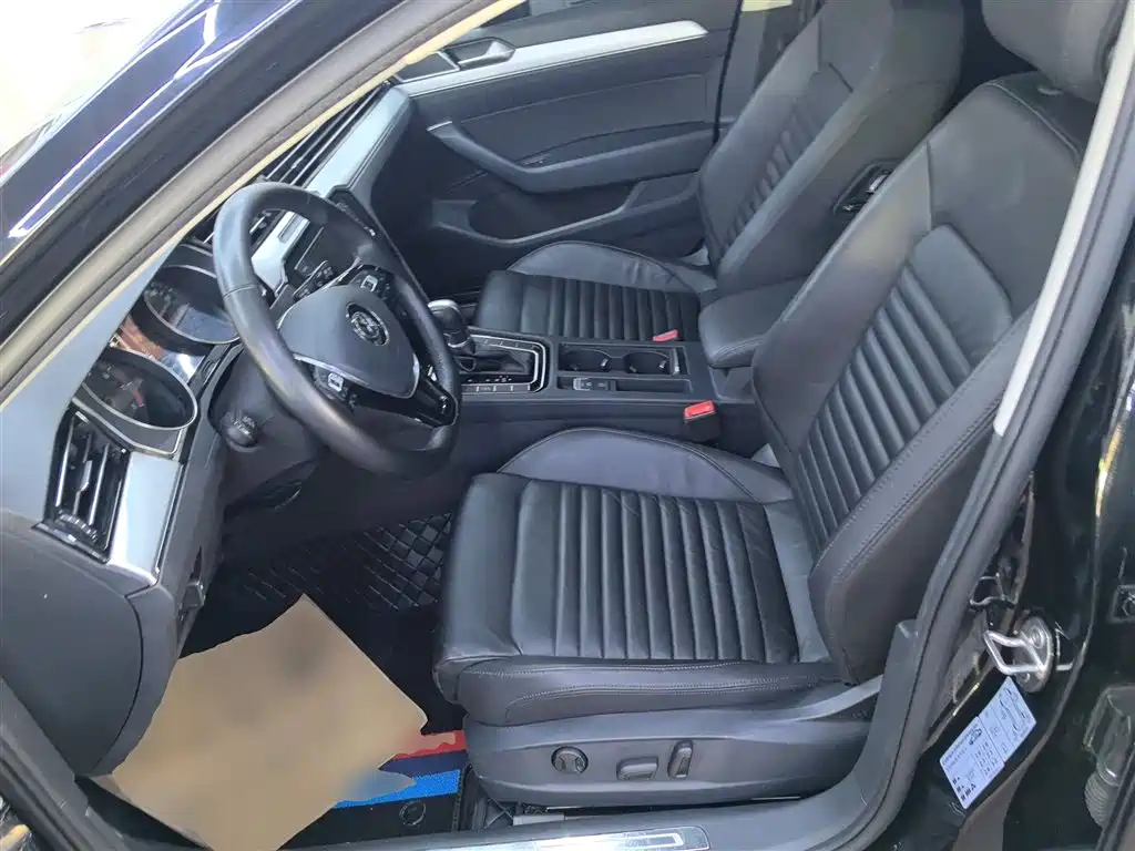 Volkswagen Magotan 2018 330TSI DSG Leading фото 14