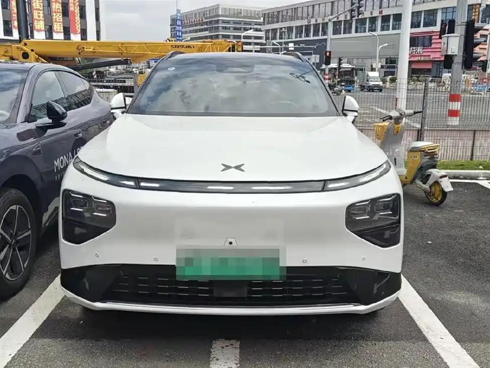 Фото 2 - XPeng G9