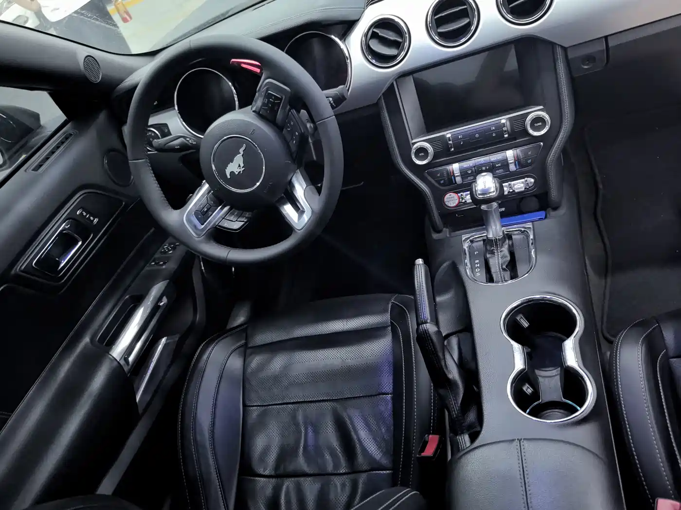 Photo 11 - Ford Mustang