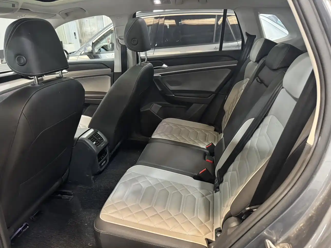 Volkswagen Tayron 2023 300TSI 2WD Luxury Plus Advanced Edition фото 8