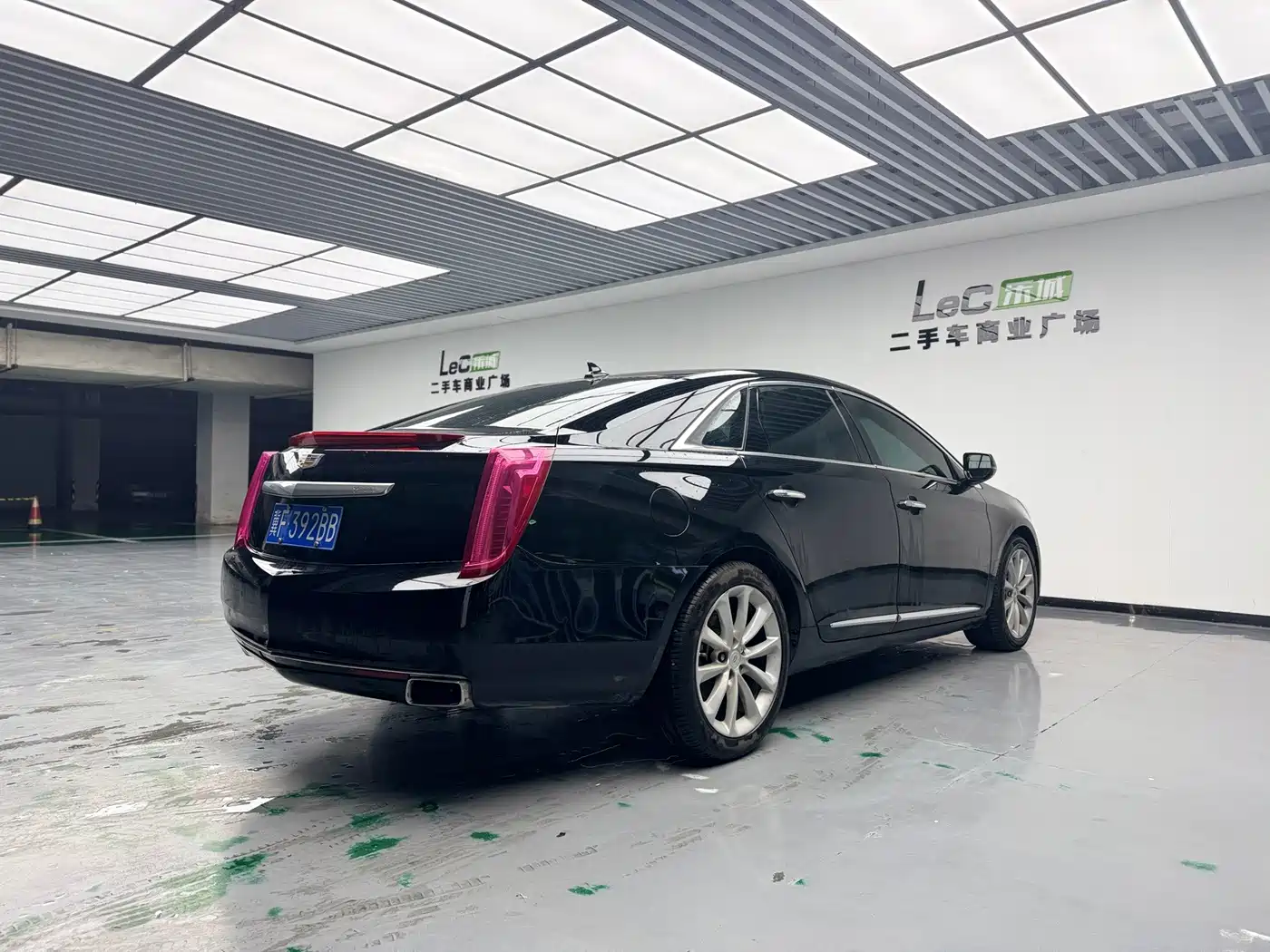 Cadillac XTS 2015 2014 28T Platinum Edition