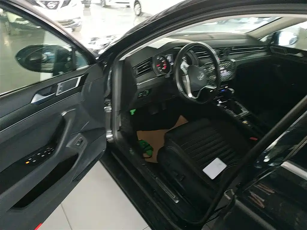 Volkswagen Magotan 2020 330TSI DSG Leading фото 16