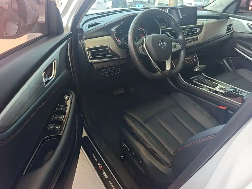 Photo 15 - Changan CS75