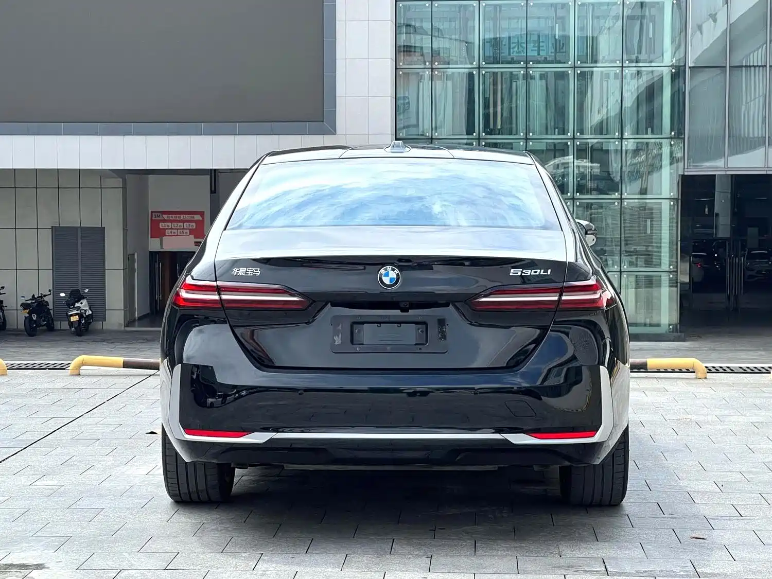 Photo 6 - BMW 5 Series
