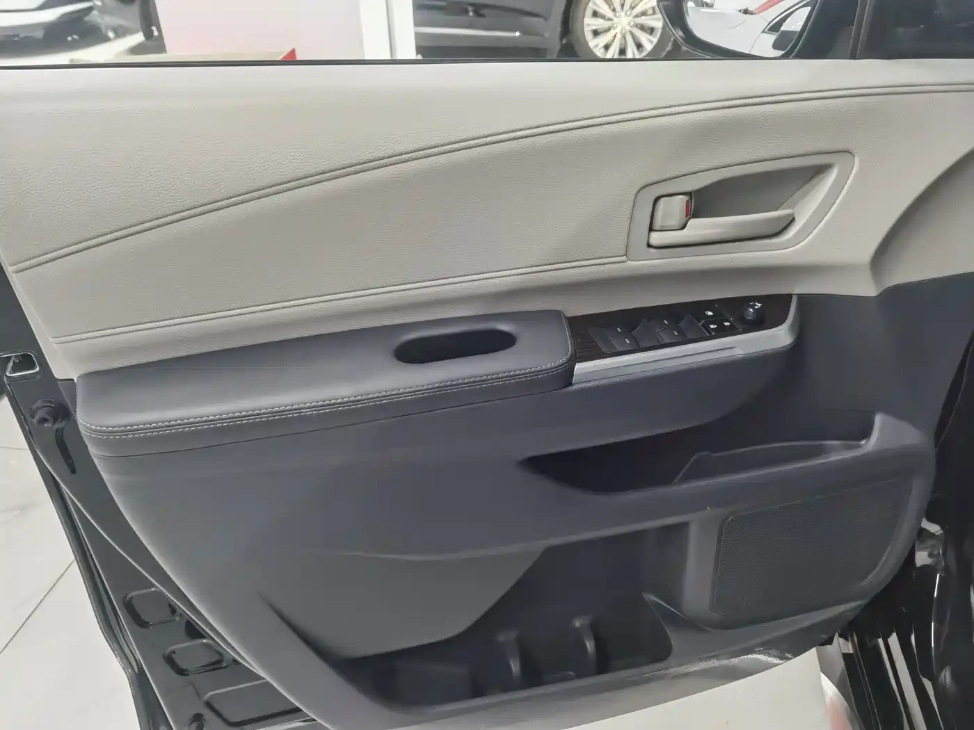 Toyota Granvia 2025 2024 2.5L Hybrid Comfort