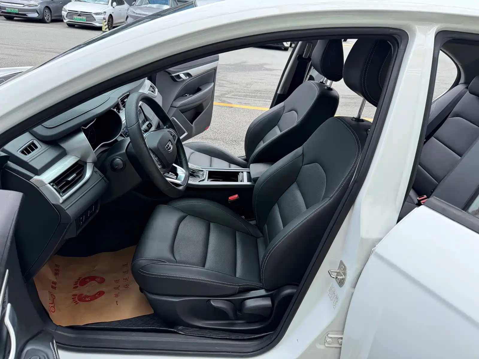 Фото 32 - Geely Emgrand