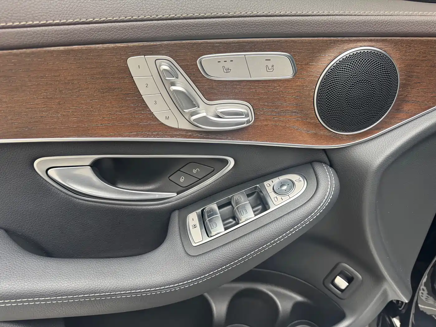 Mercedes-Benz GLC 2022 Facelift GLC 300 L 4MATIC Dynamic Collector's Edition фото 11