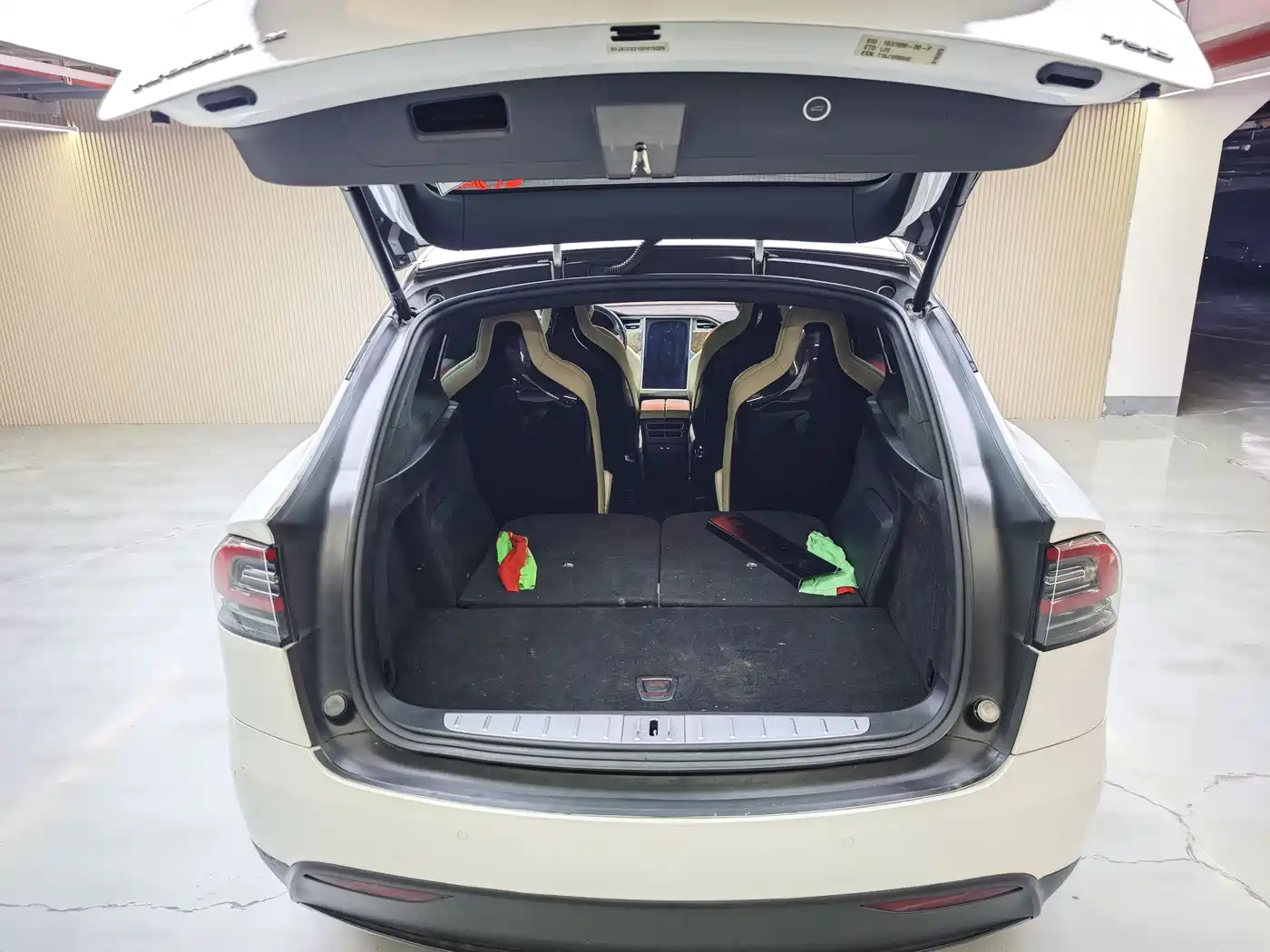 TESLA MODEL X