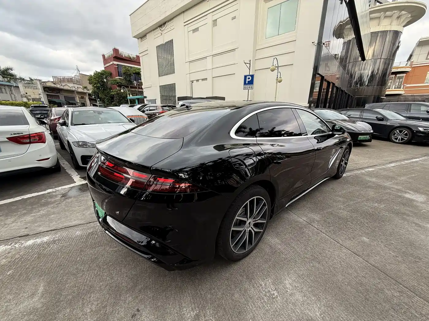 Denza Z9 2024 2024 Model 1100km AWD Max Edition