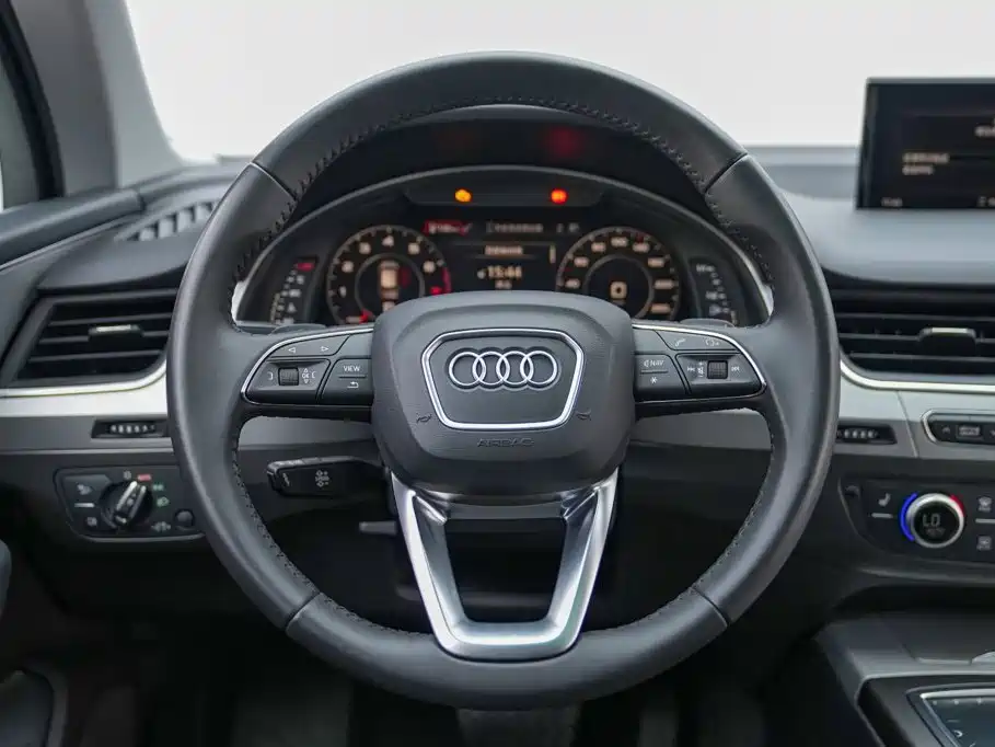 Фото 11 - Audi Q7