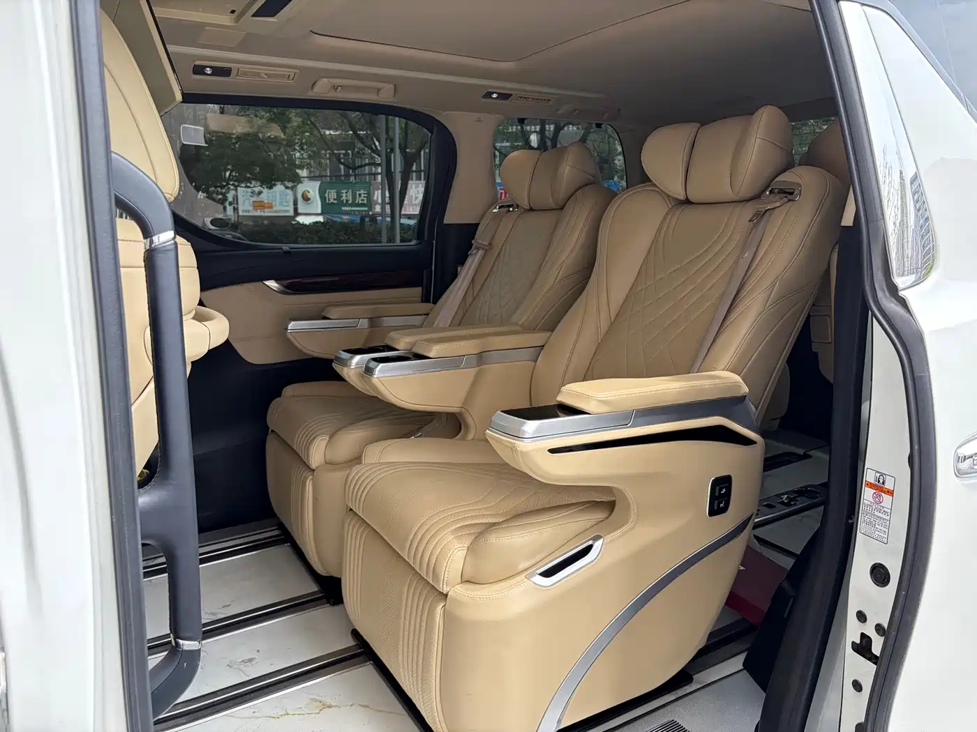Toyota Alphard 2018 3.5L Luxury фото 11