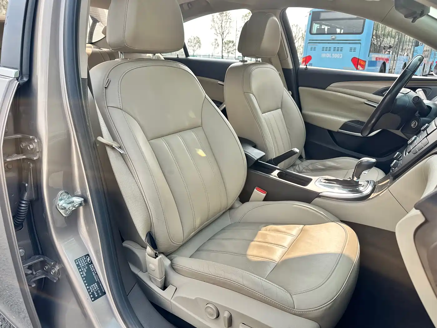 Buick Regal 2010 2.0L Expo Edition фото 22