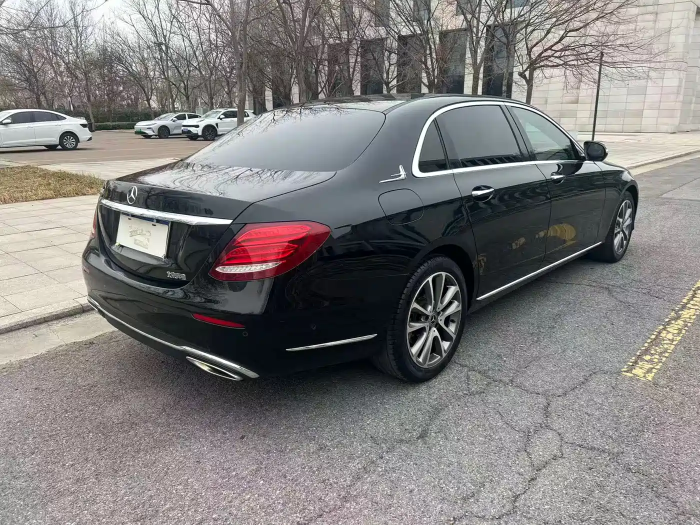 Mercedes-Benz E-Class 2017 E 300 L Luxury фото 4