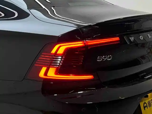 Volvo S90 2024 2024 B5 Momentum Luxury Edition