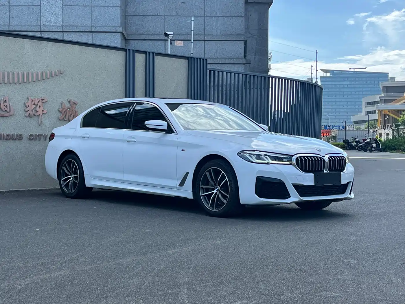 BMW 5 Series 2021 525Li M Sport Package фото 3