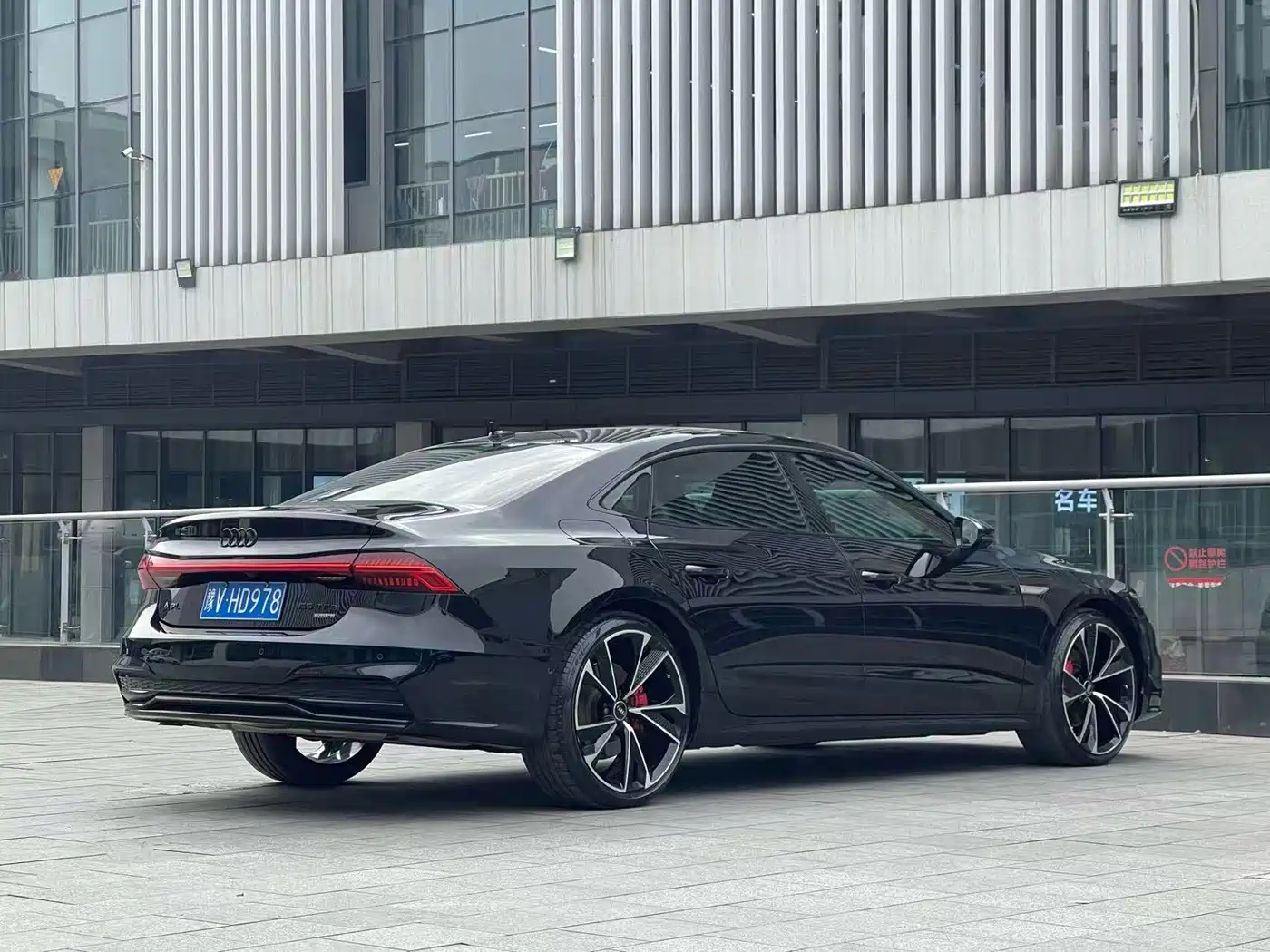 Audi A7L 2022 2022 45 TFSI quattro S-line Black Warrior Edition