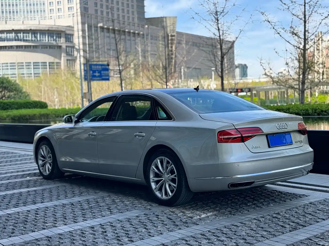 Audi A8 2014 A8L 45 TFSI quattro Luxury фото 3