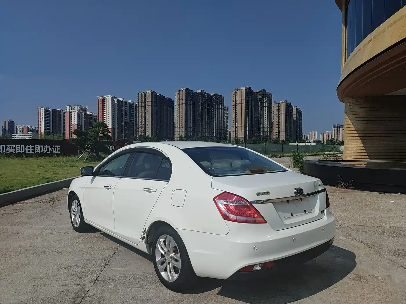 Geely Emgrand 2014 2014 Sedan 1.5L CVT Elite